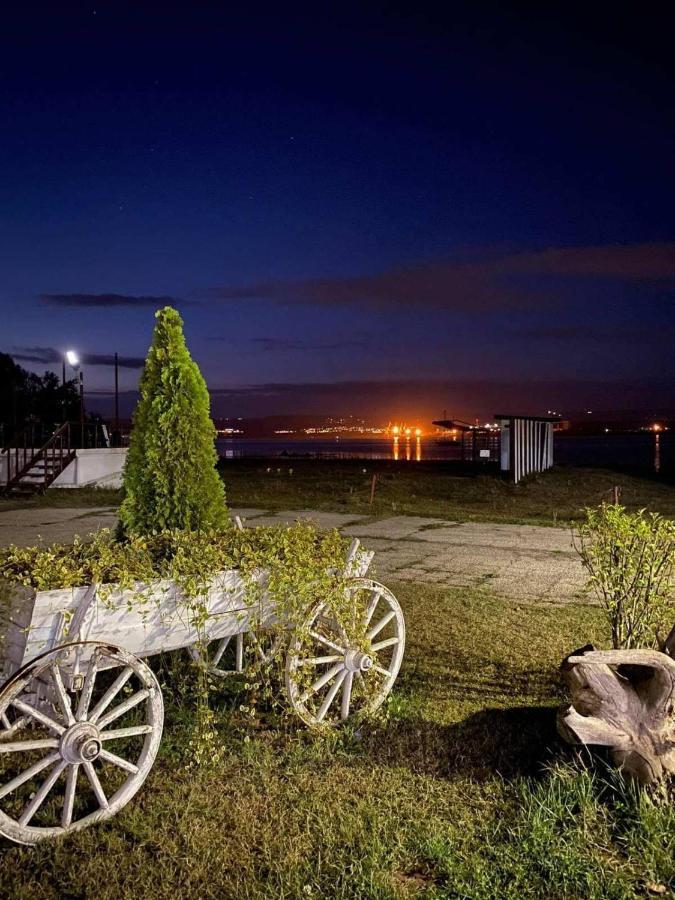 Хотел Тримата Мускетари Varna Esterno foto