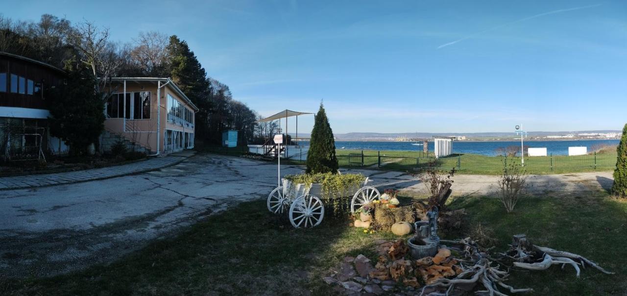 Хотел Тримата Мускетари Varna Esterno foto